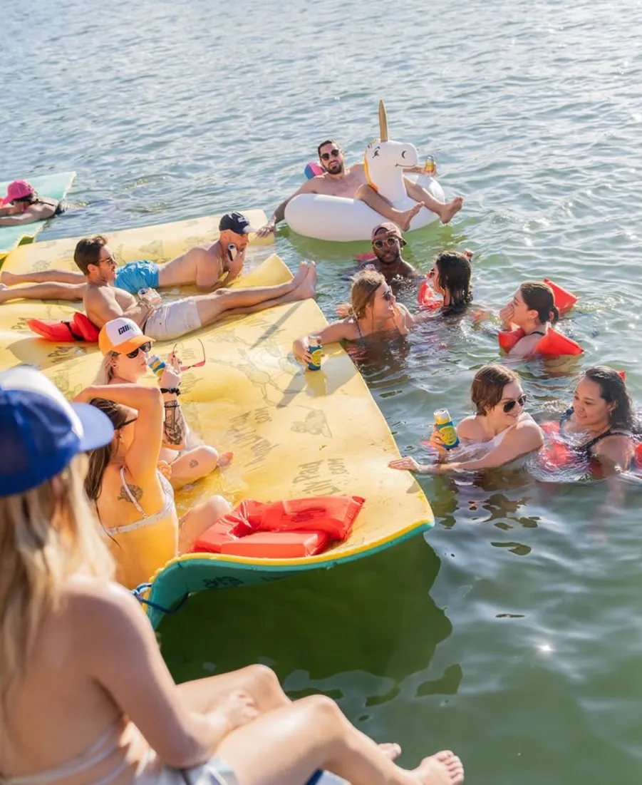 LAKE TRAVIS BOOZE CRUISE β DAYTIME bachelor party experience in Austin